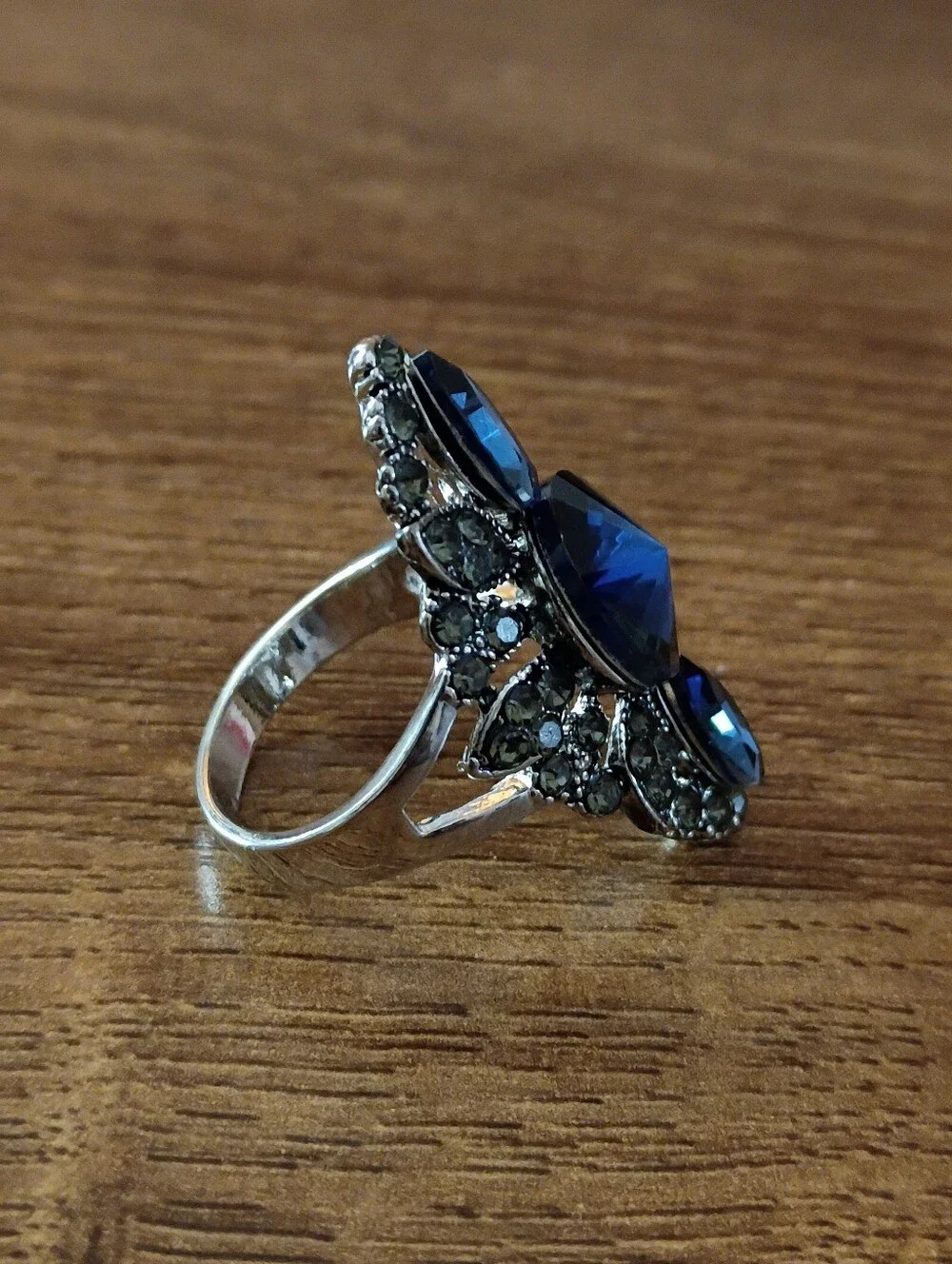 N/A elegant blue